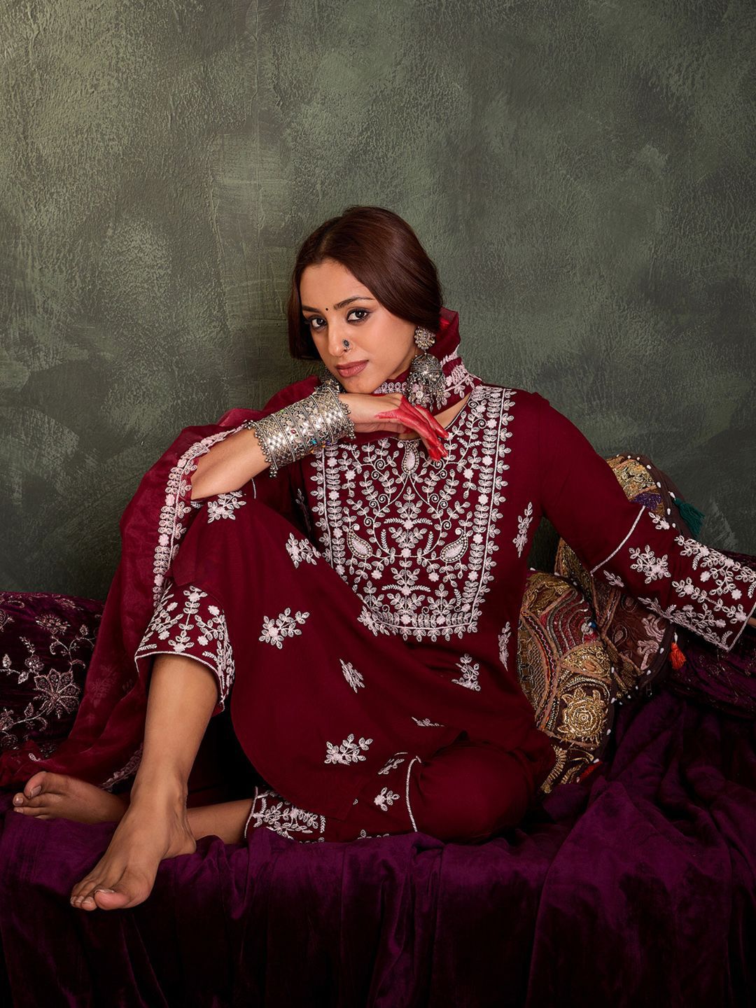 Women Ethnic Motifs Embroidered Regular Thread Work Kurta with Trousers & With Dupatta