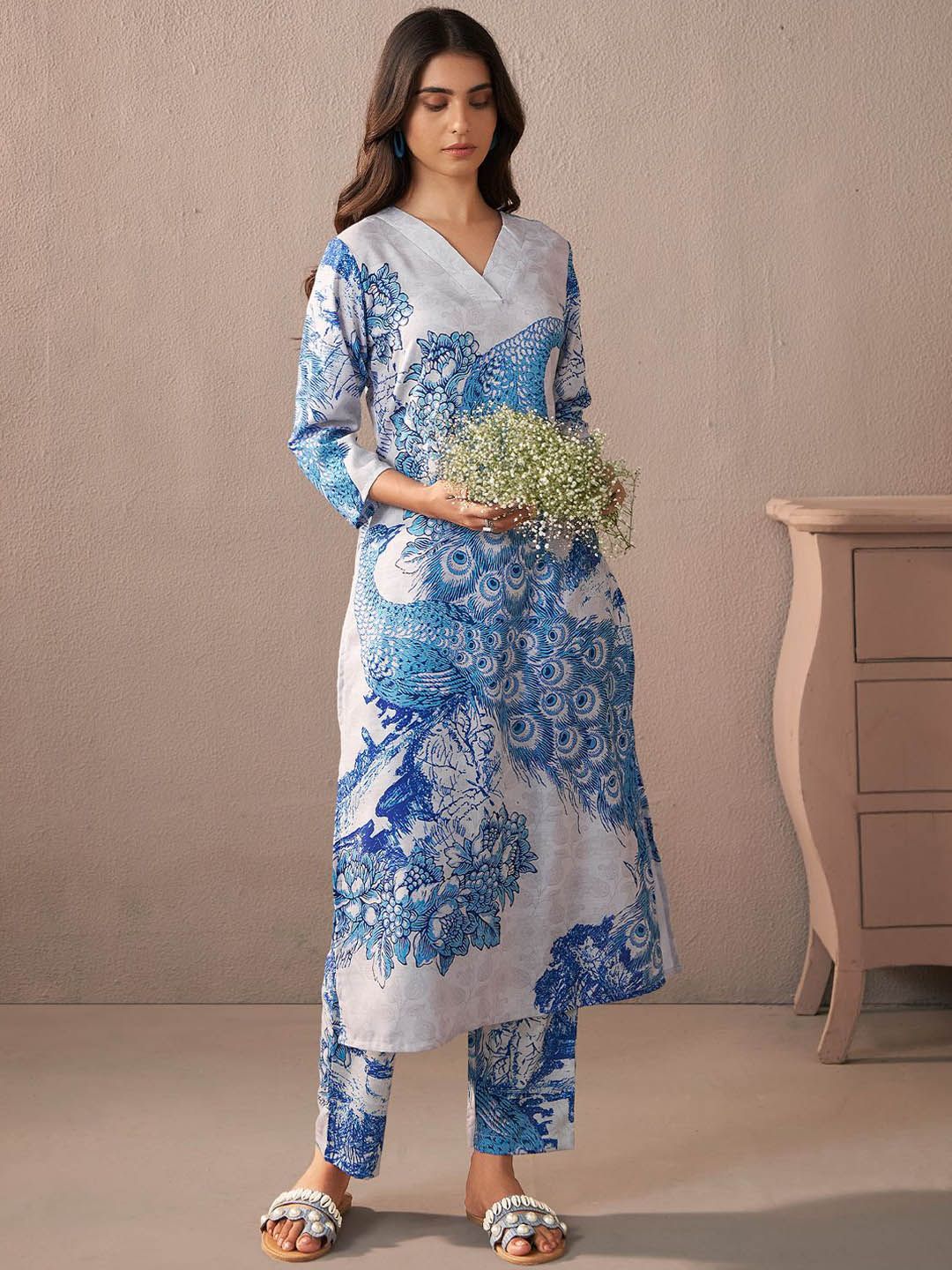 Women Floral Printed Regular Kurta with Trousers