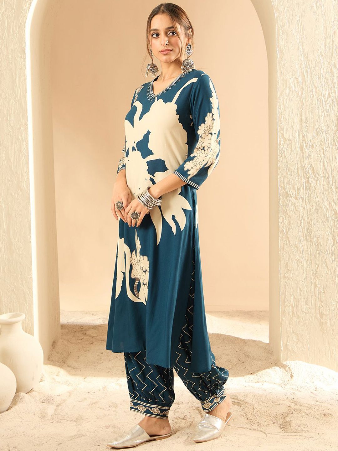 Dhiyona IE Women Floral Printed Regular Sequinned Kurta with Salwar