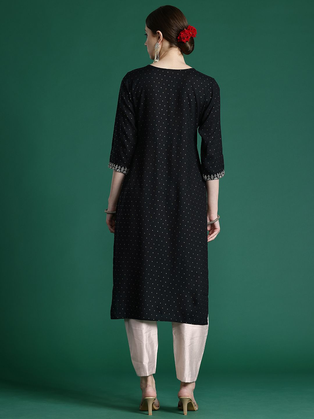Indyancart IE Embroidered Sequinned Kurta