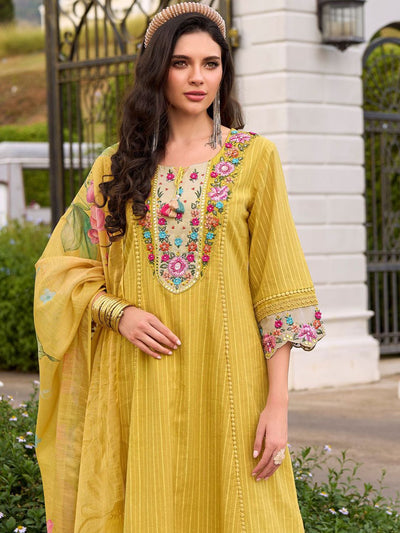 Indyancart IE Women Floral Embroidered Regular Thread Work Pure Cotton Kurta Sets