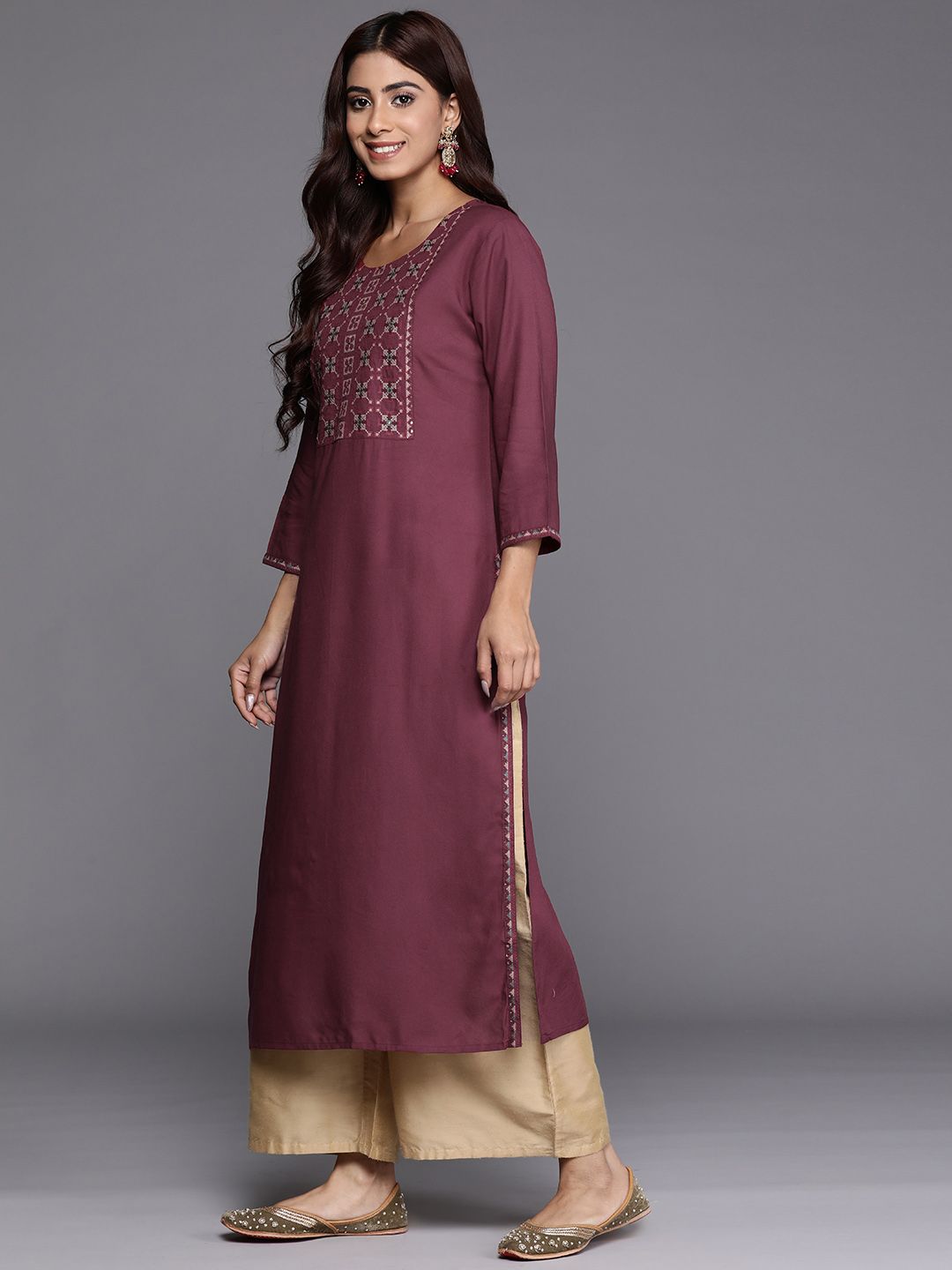 Indyancart IE Women Embroidered Thread Work Kurta