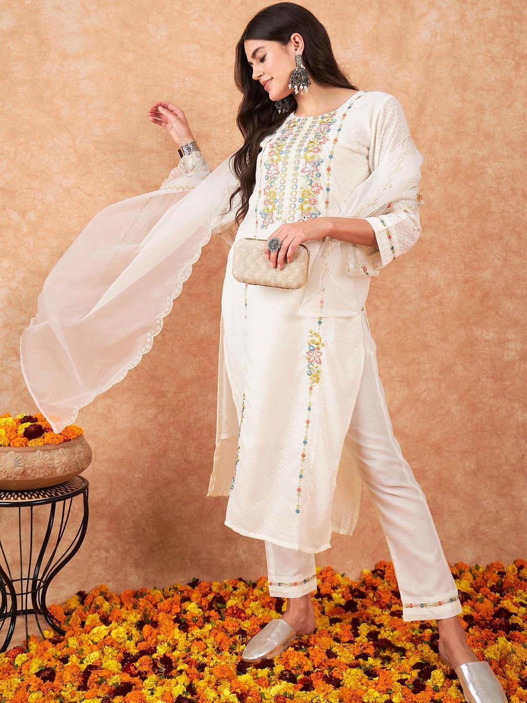 Women Floral Embroidered Thread Work Pure Cotton Kurta with Trousers & Dupatta
