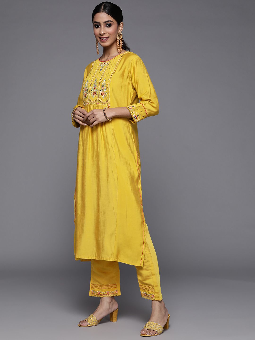 Indyancart VA Women's Yellow Ethnic Motifs Embroidered Beads and Stones Kurta with Trousers & With Dupatta