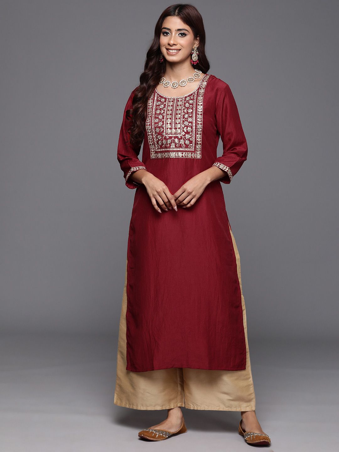 Indyancart IE Women Floral Embroidered Sequinned Kurta