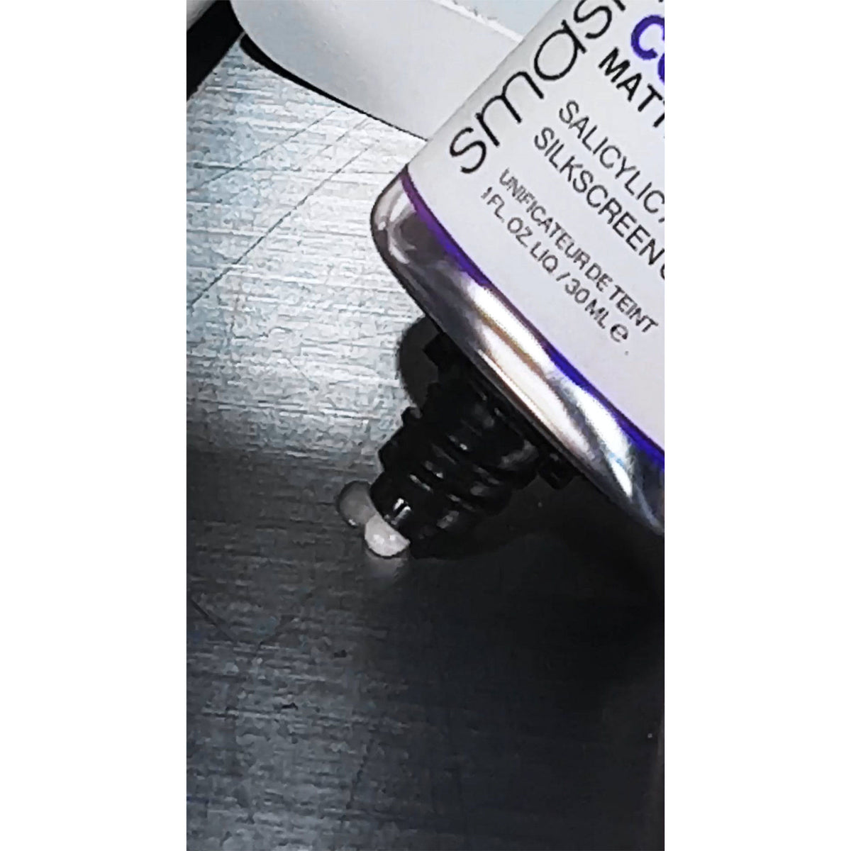 Smashbox Photo Finish Control Mattifying Primer with Salicylic Acid, smooth beige primer tube for oily skin control.