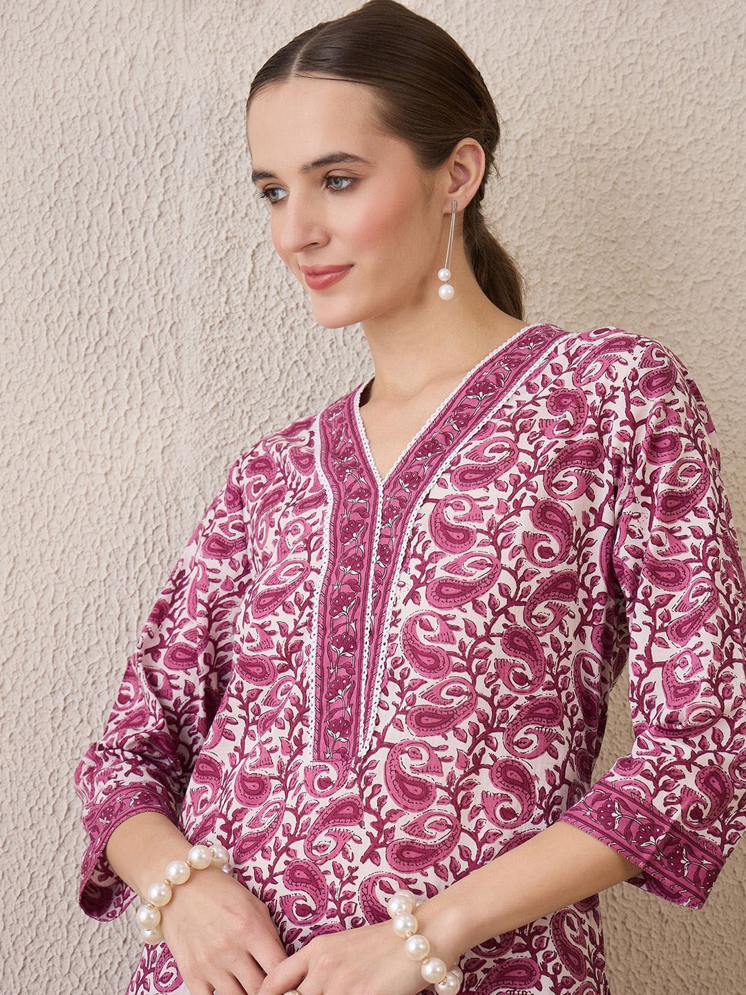 Indyancart IE Paisley Printed V-Neck Pure Cotton Straight Kurta With Trousers