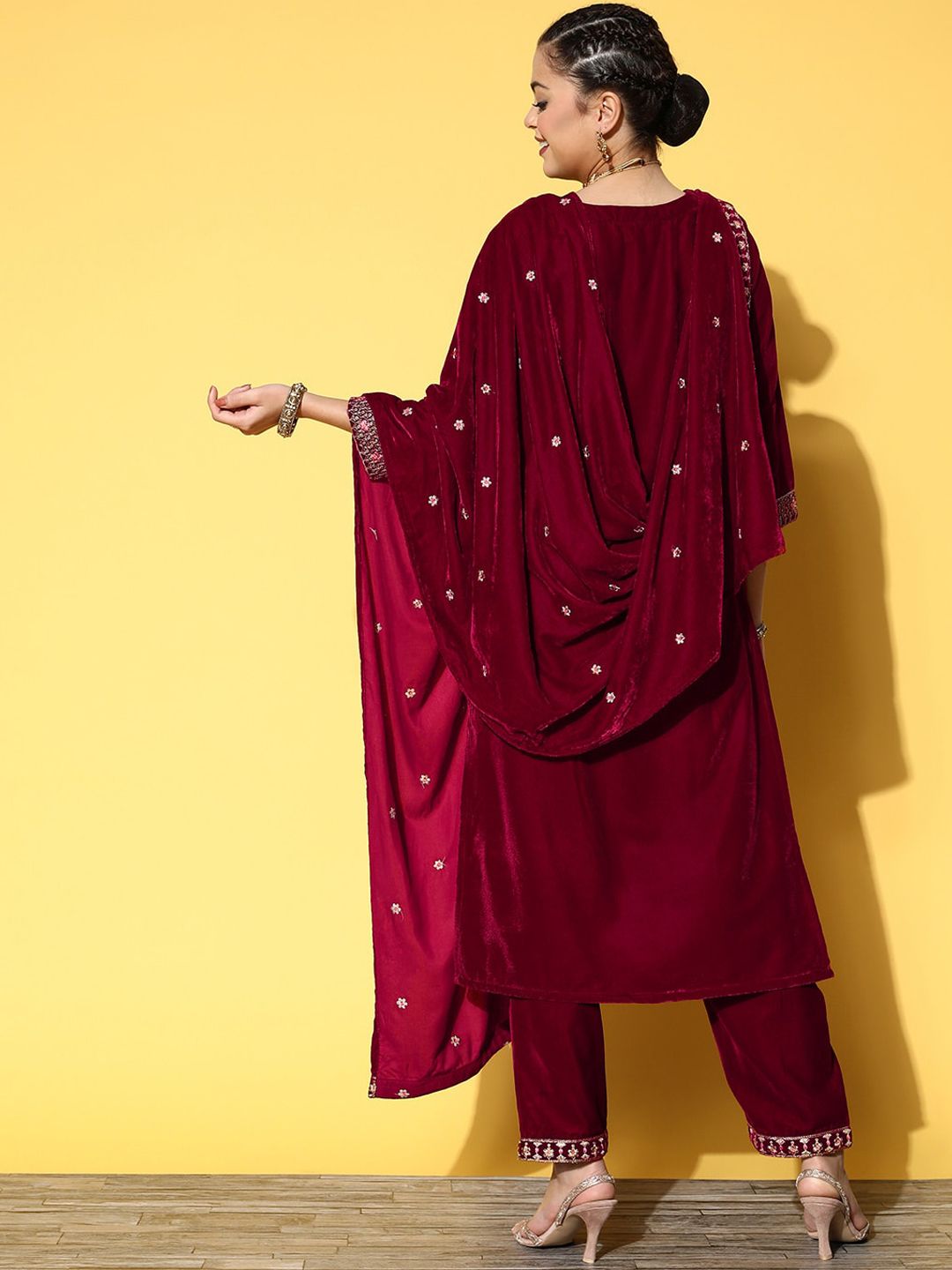 Indyancart VA Women'sWinter Floral Embroidered Velvet Kurta Set with Dupatta