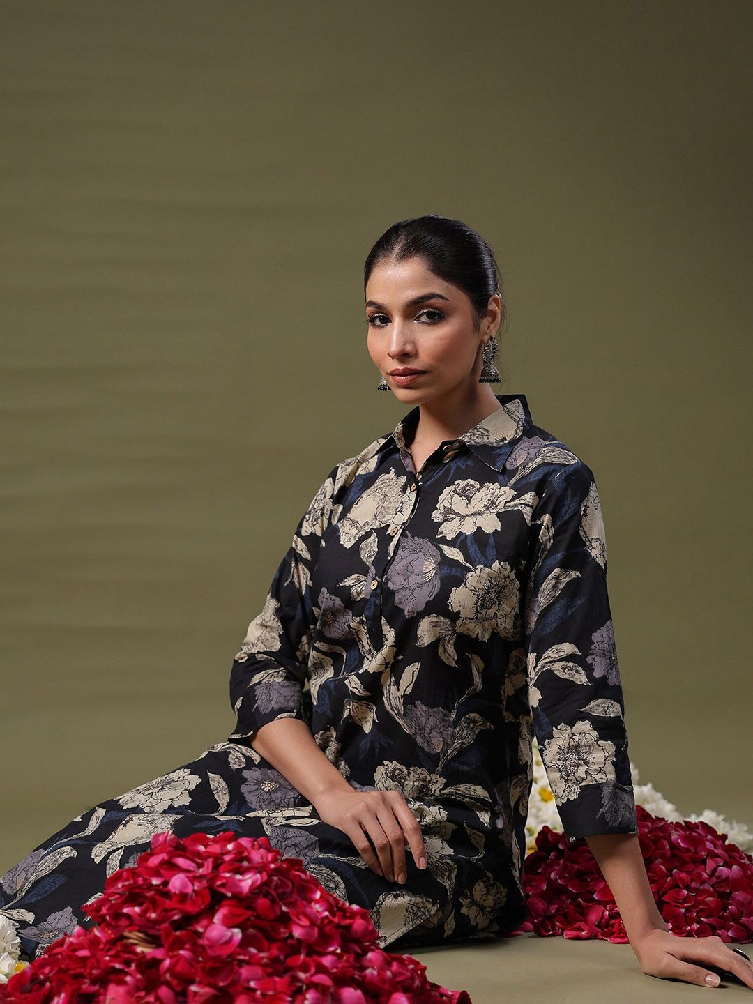 Dhiyona IE Black Floral Printed Shirt Collar Straight Pure Cotton Kurta With Trouser
