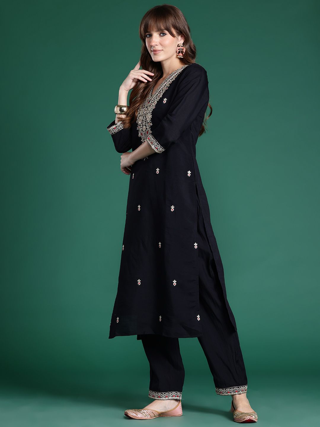 Indyancart IE Ethnic Motifs Embroidered Sequinned Kurta With Trousers & Dupatta