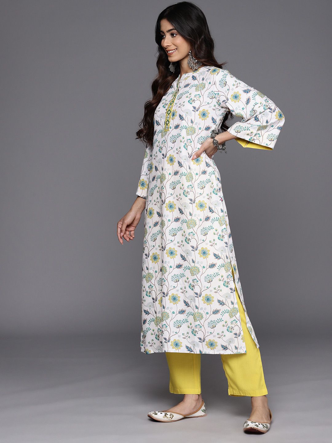 Indyancart VA Women'sFloral Printed Regular Thread Work Kurta With Trousers & Dupatta