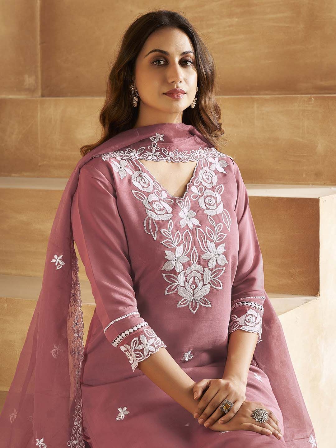 Indyancart IE Women Pink Floral Embroidered Regular Thread Work Kurta Set