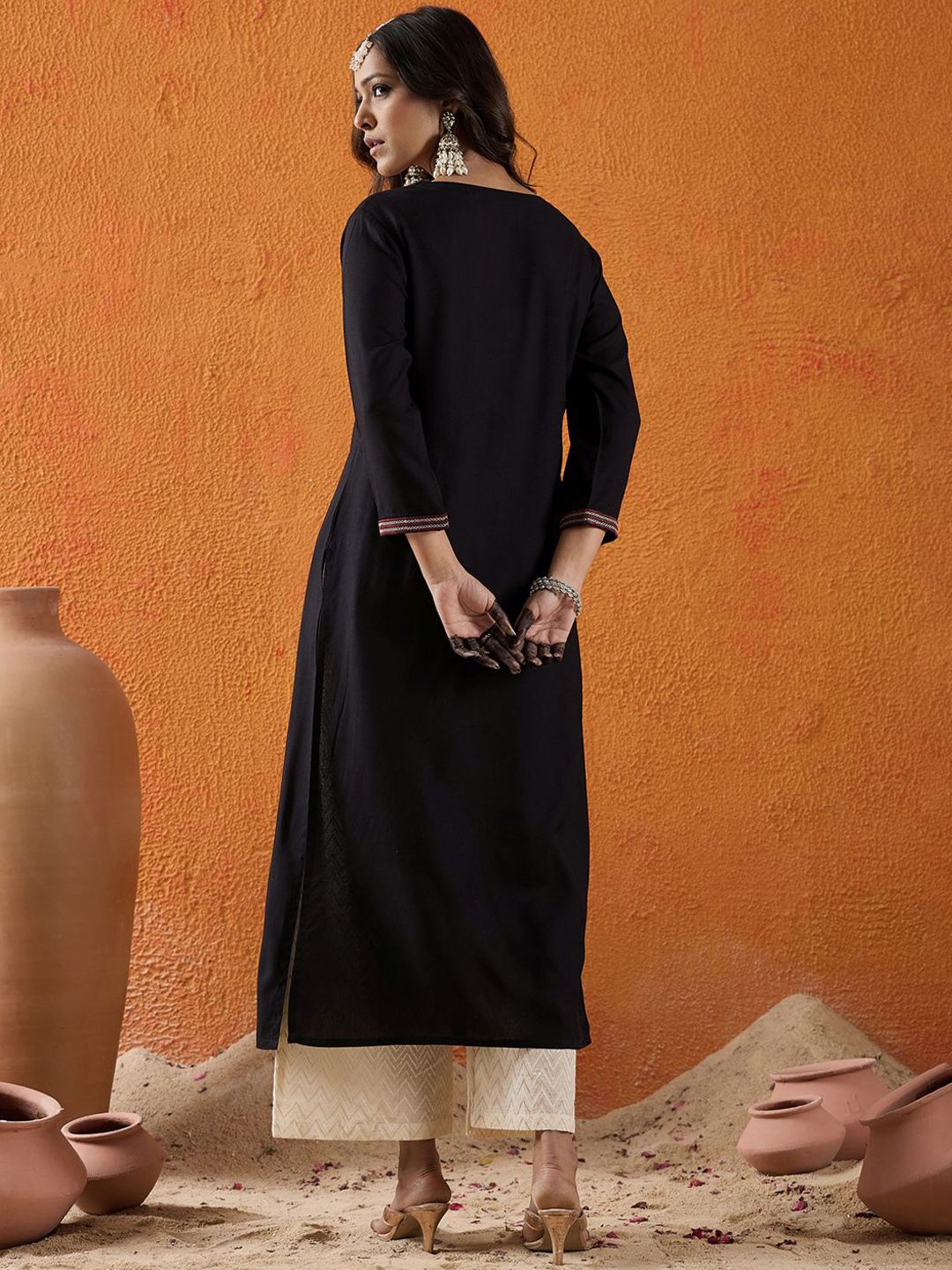 Indyancart IE Floral Yoke Design Sweetheart Neck Thread Work Straight Kurta