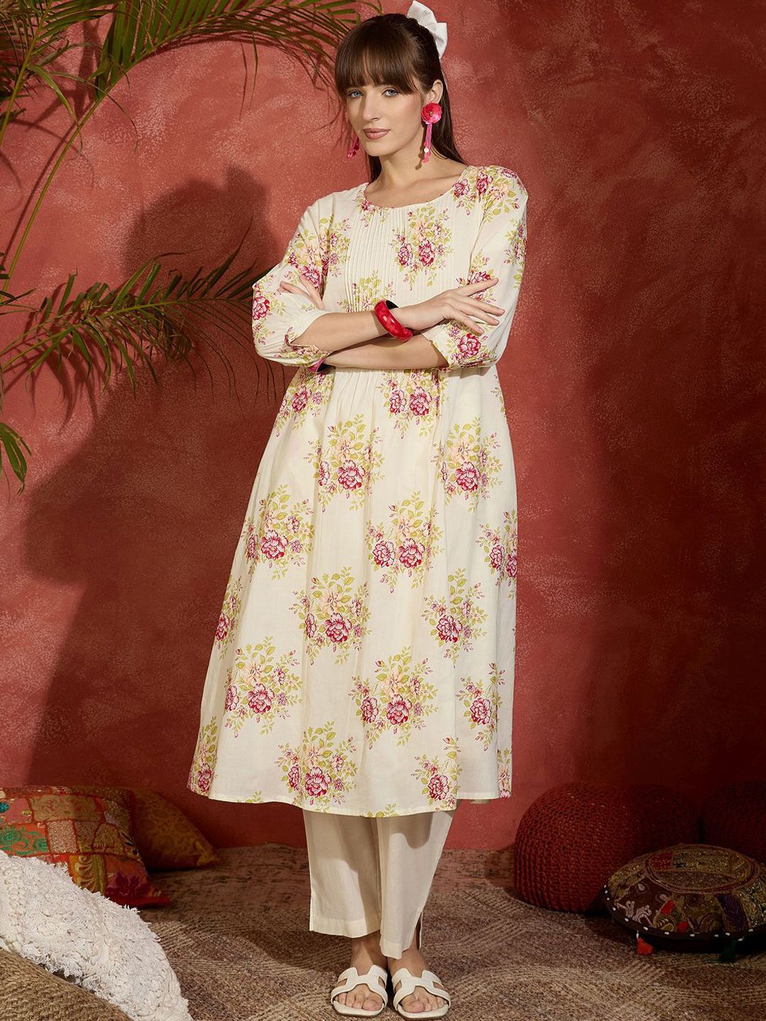 Dhiyona IE Women Floral Printed Cotton Kurta with Trousers