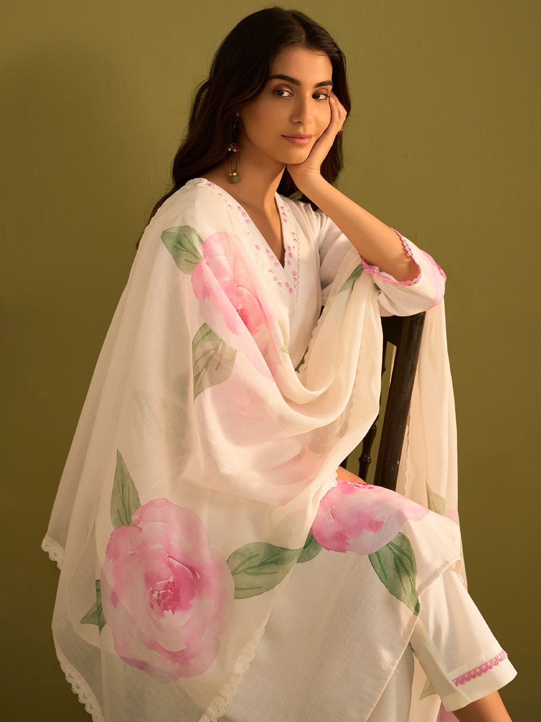 Women Floral Printed Regular Sequinned Linen Kurta with Trousers & With Dupatta