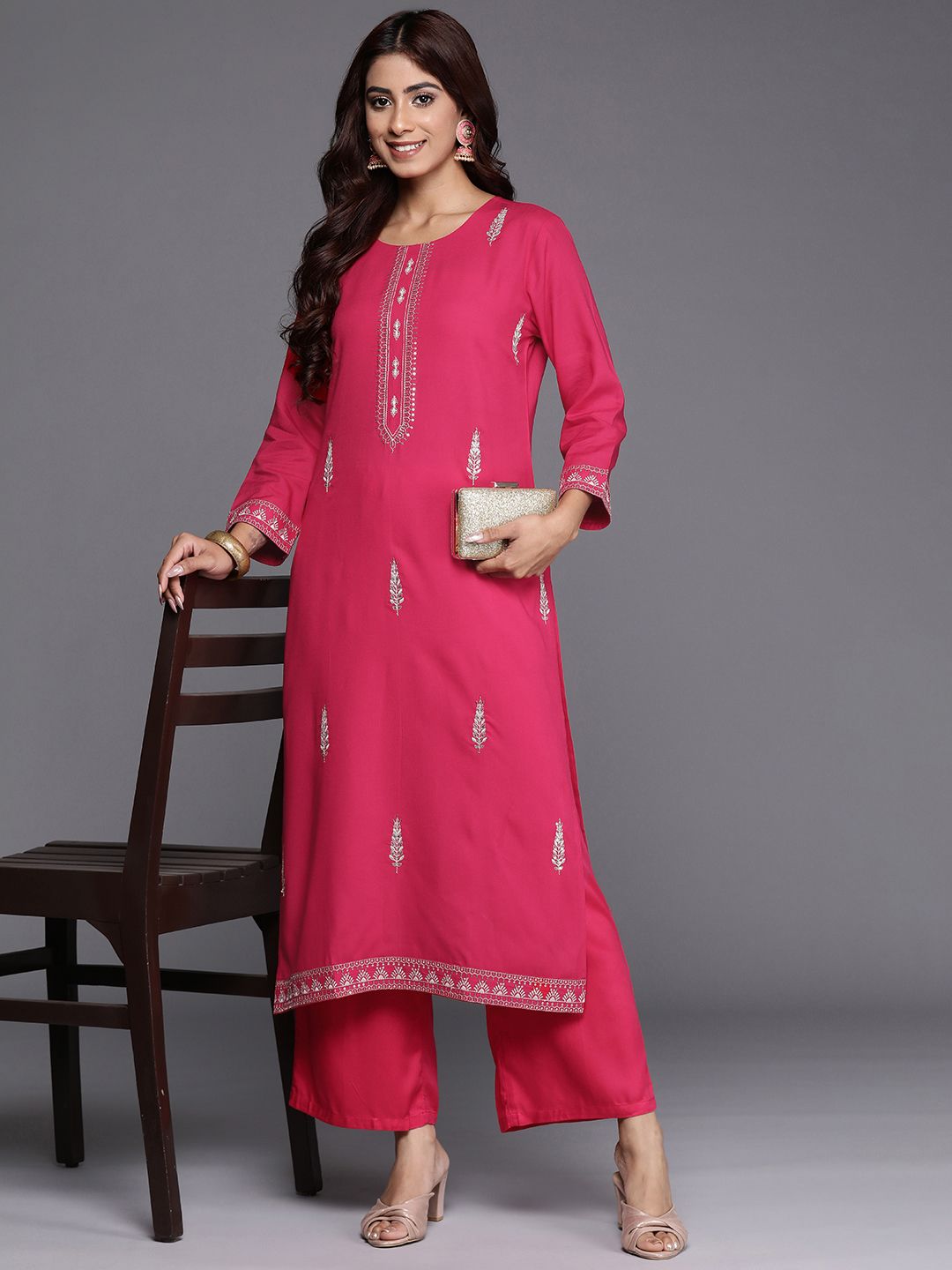 Indyancart IE Women Embroidered Sequinned Floral Kurta