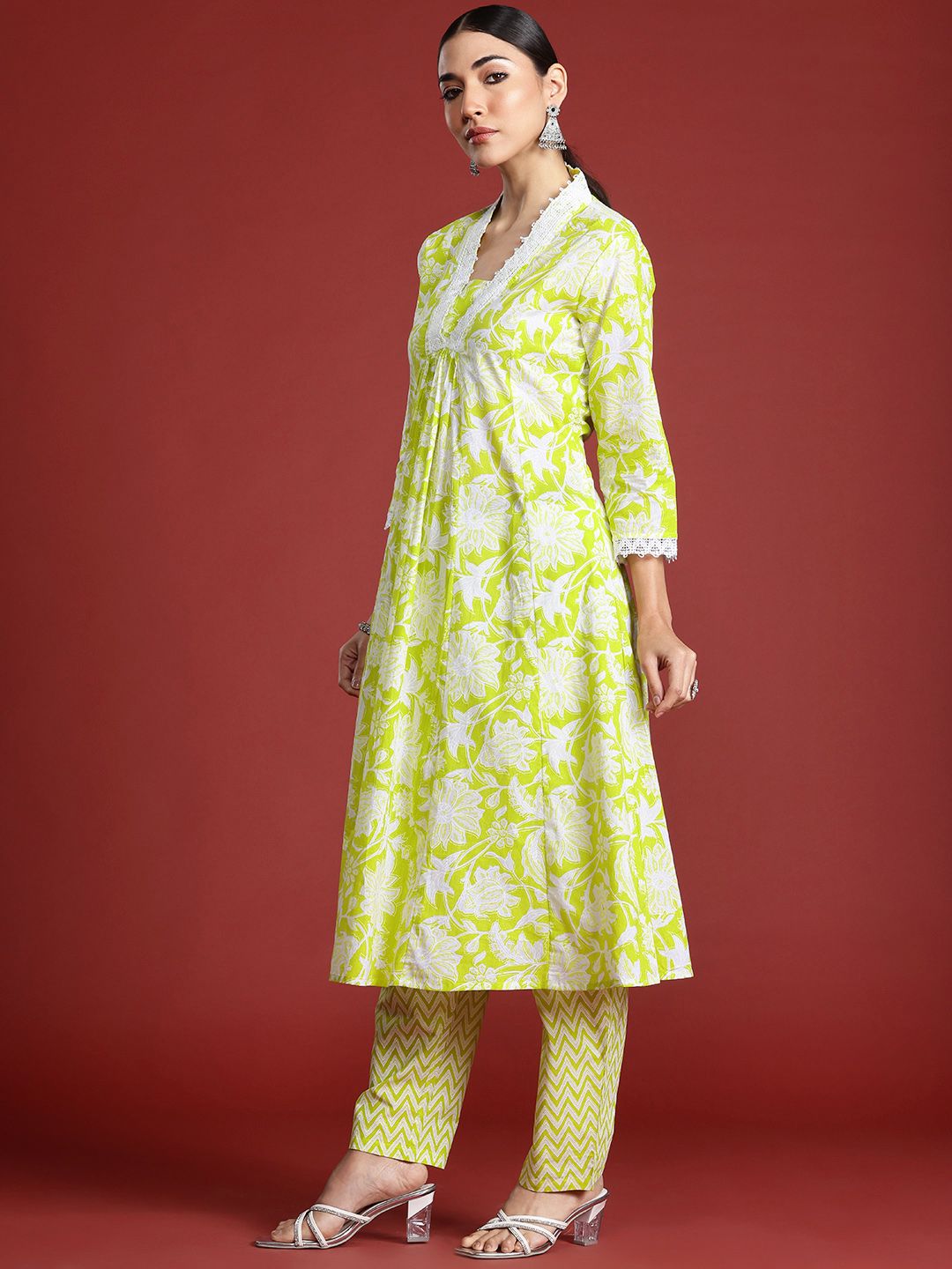 Women Floral Printed Pleated Pure Cotton Kurta with Trousers