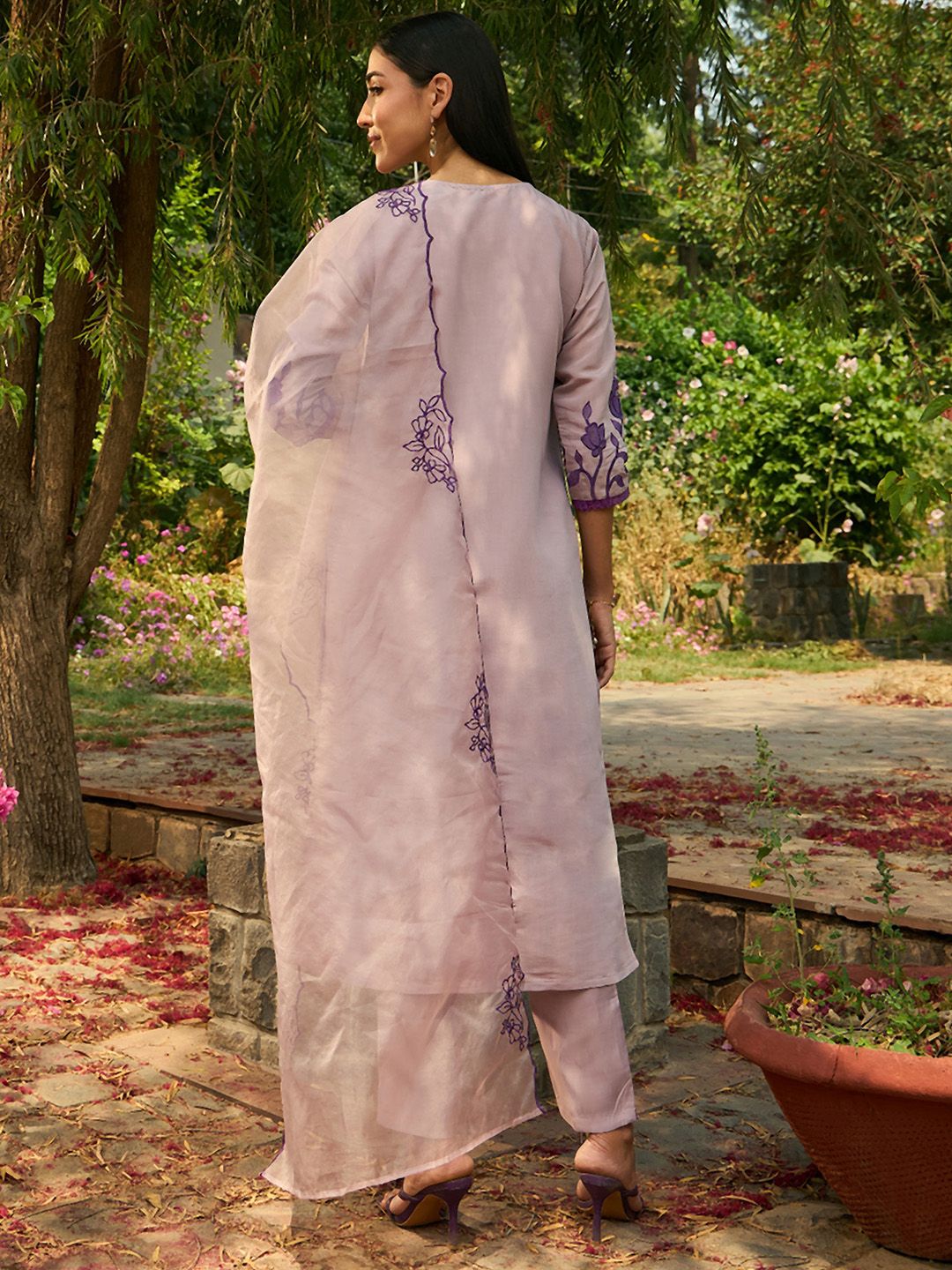 Indyancart IE Women Floral Embroidered Regular Thread Work Kurta with Trousers & With Dupatta
