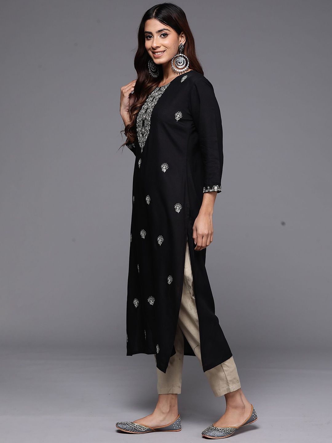 Indyancart IE Floral Embroidered Thread Work Straight Kurta