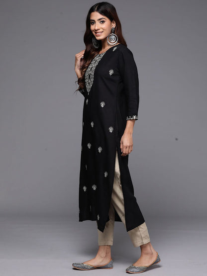 Indyancart IE Floral Embroidered Thread Work Straight Kurta