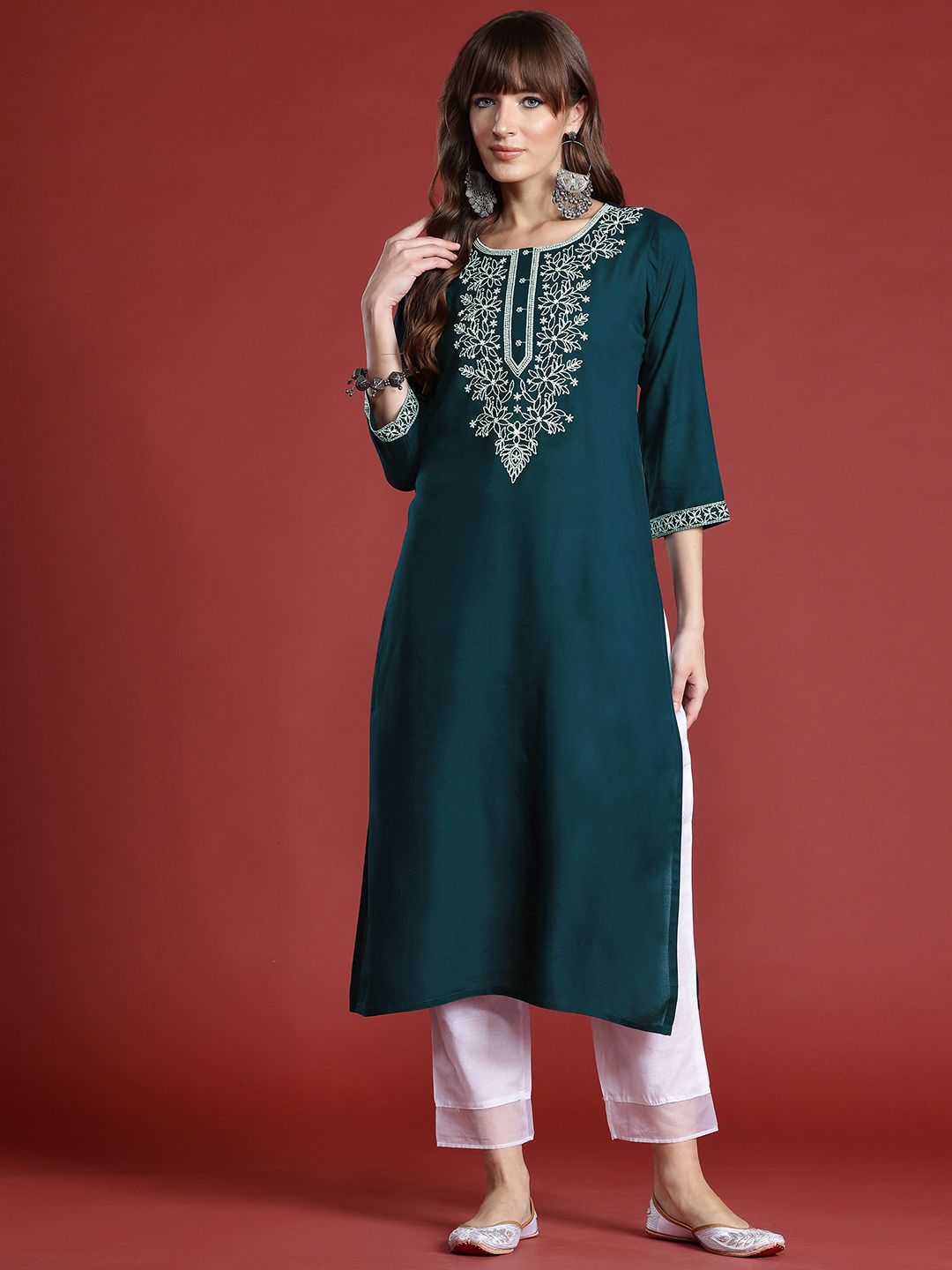 Indyancart IE Women Floral Embroidered Thread Work Kurta