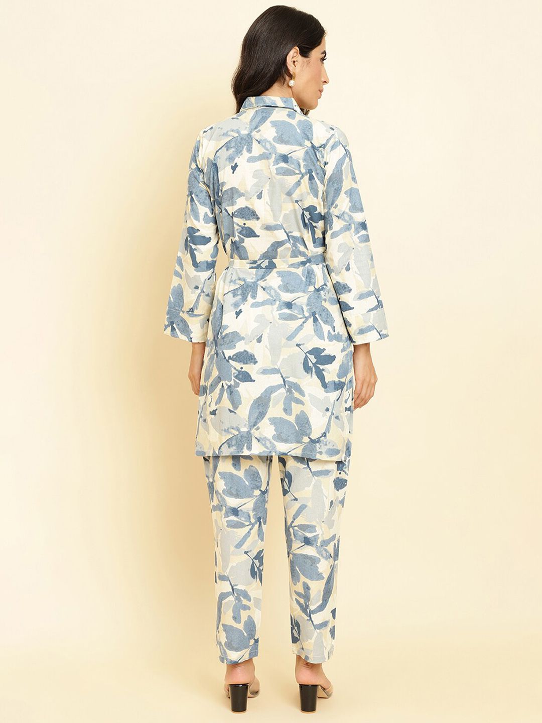 Indyancart VA Women'sFloral Printed Thread Work Shirt Collar Kurta With Trousers