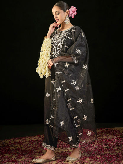 Ethnic Motifs Embroidered Gotta Patti Straight Kurta with Trousers & Dupatta