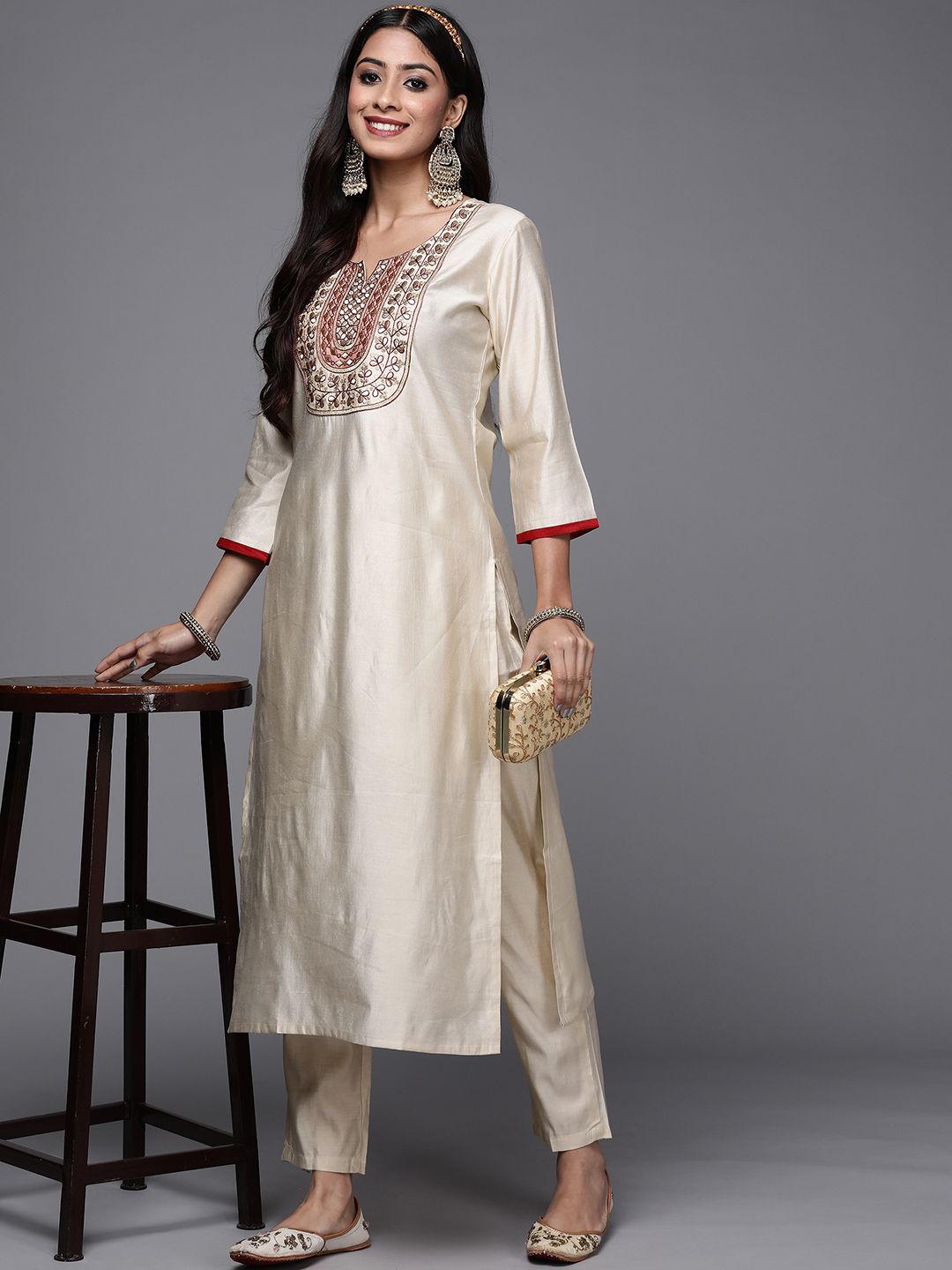 Indyancart IE Women Off White Embroidered Thread Work Liva Kurta with Trousers