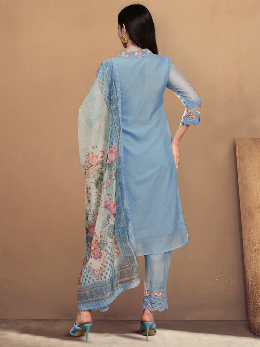 Indyancart IE Women Floral Embroidered Regular Thread Work Kurta with Trousers & With Dupatta