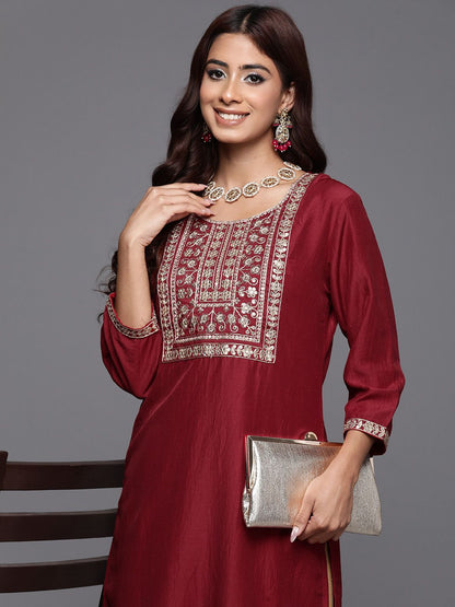 Indyancart IE Women Floral Embroidered Sequinned Kurta