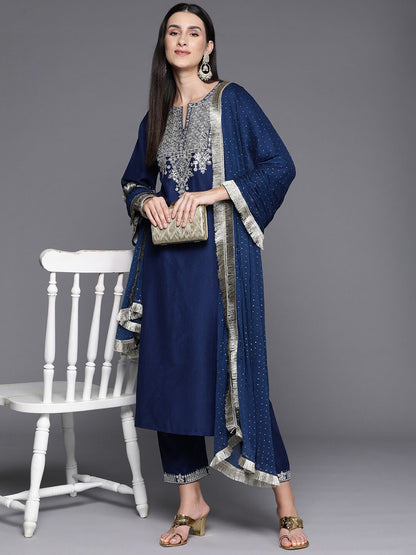 Indyancart VA Women'sNotch Neck Ethnic Motifs Embroidered Regular Kurta Set
