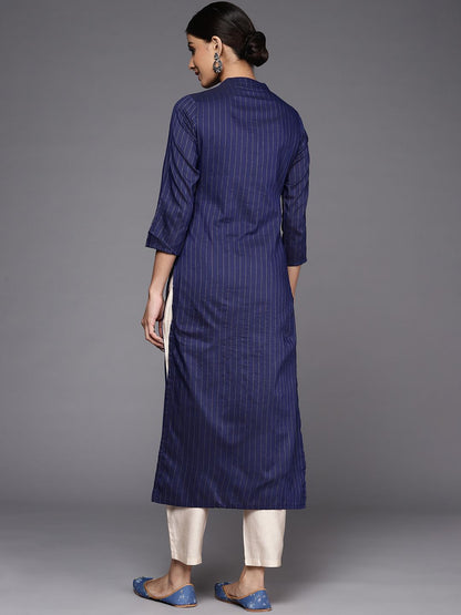 Indyancart IE Women Navy Blue Striped Kurta
