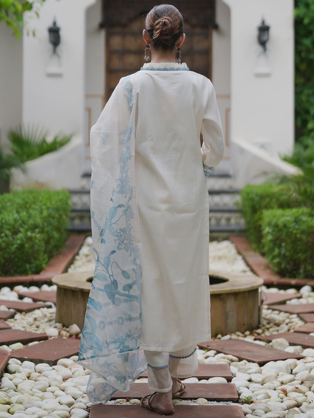 Women Floral Embroidered Regular Kurta with Trousers & With Dupatta