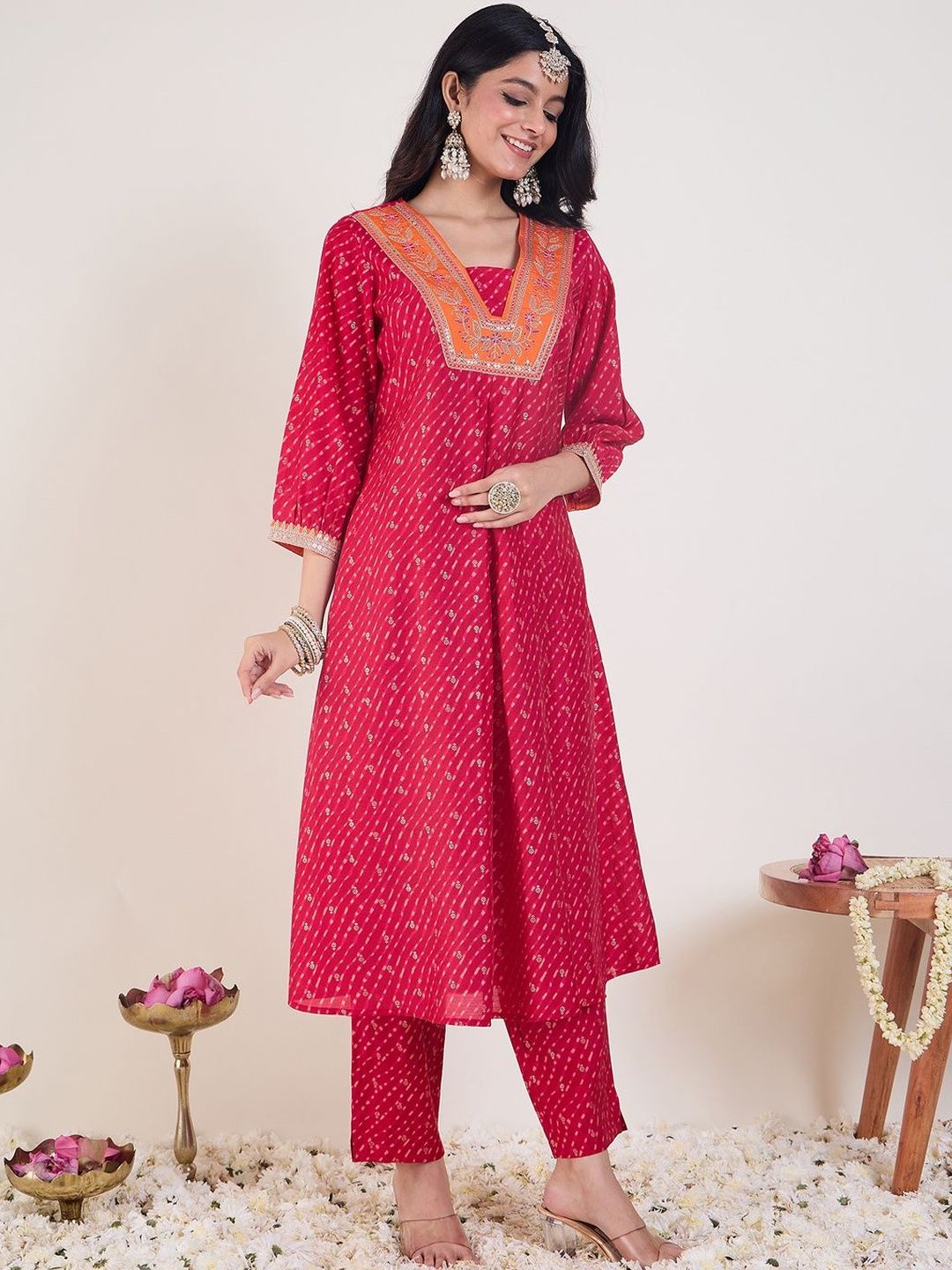 Ethnic Motifs Printed V-Neck Straight Kurta With Trousers