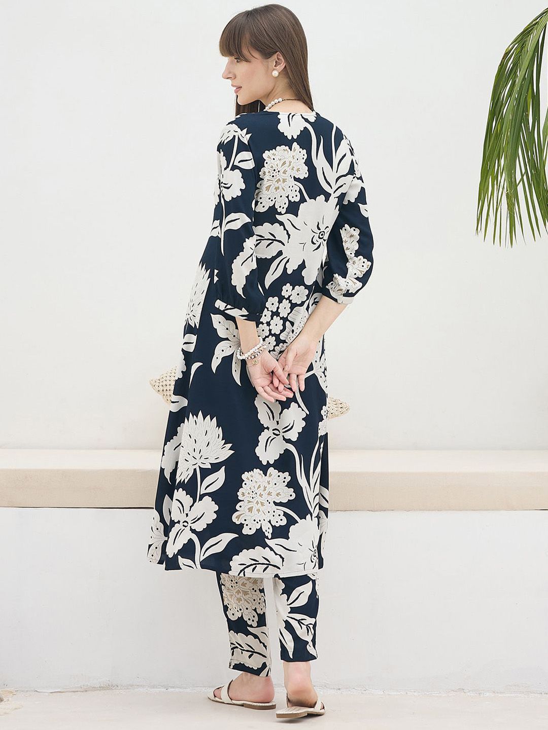 Indyancart IE Floral Printed V-Neck Tunic & Trousers