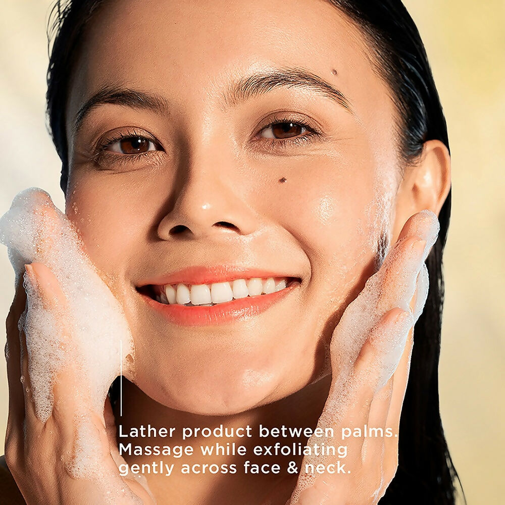 Ponds DeTan face wash with Niacinamide and Vitamin C, showing the bottle with a pump dispenser and fresh facial cleanser.