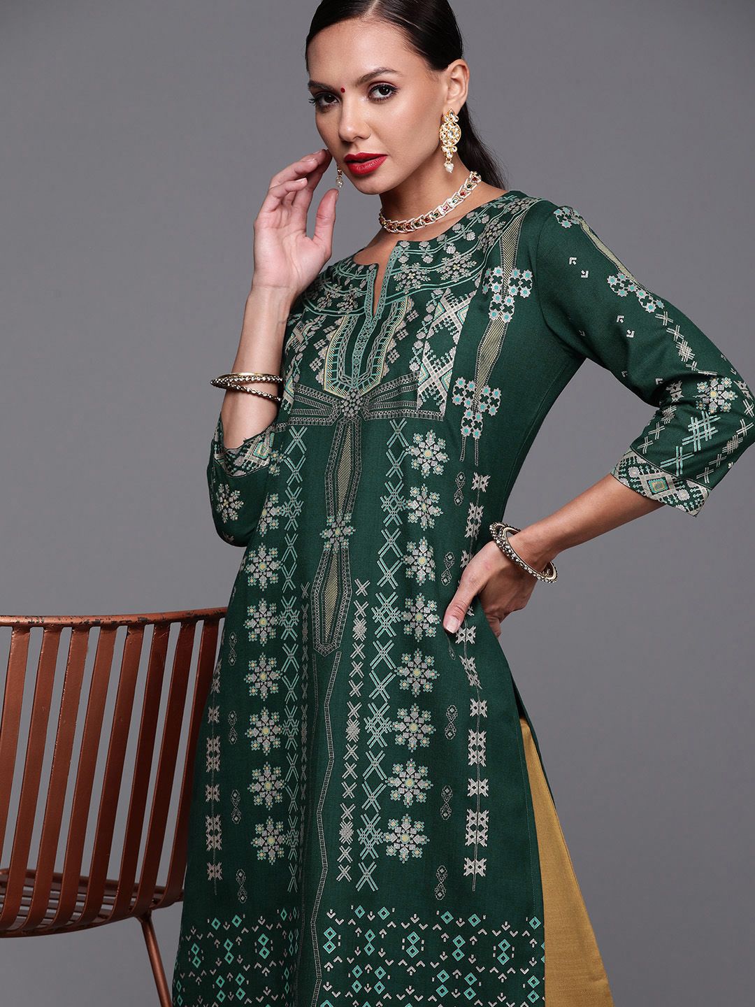 Indyancart IE Women Green & Grey Ethnic Motifs Foil Print Regular Kurta with Palazzos
