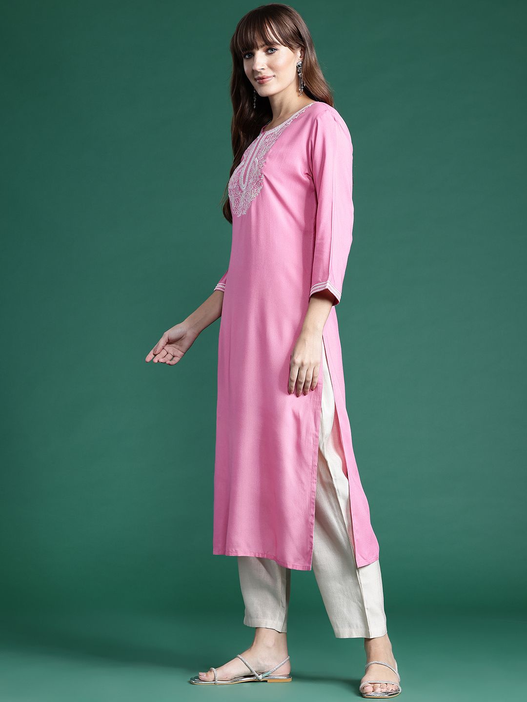 Indyancart IE Women Floral Embroidered Thread Work Kurta