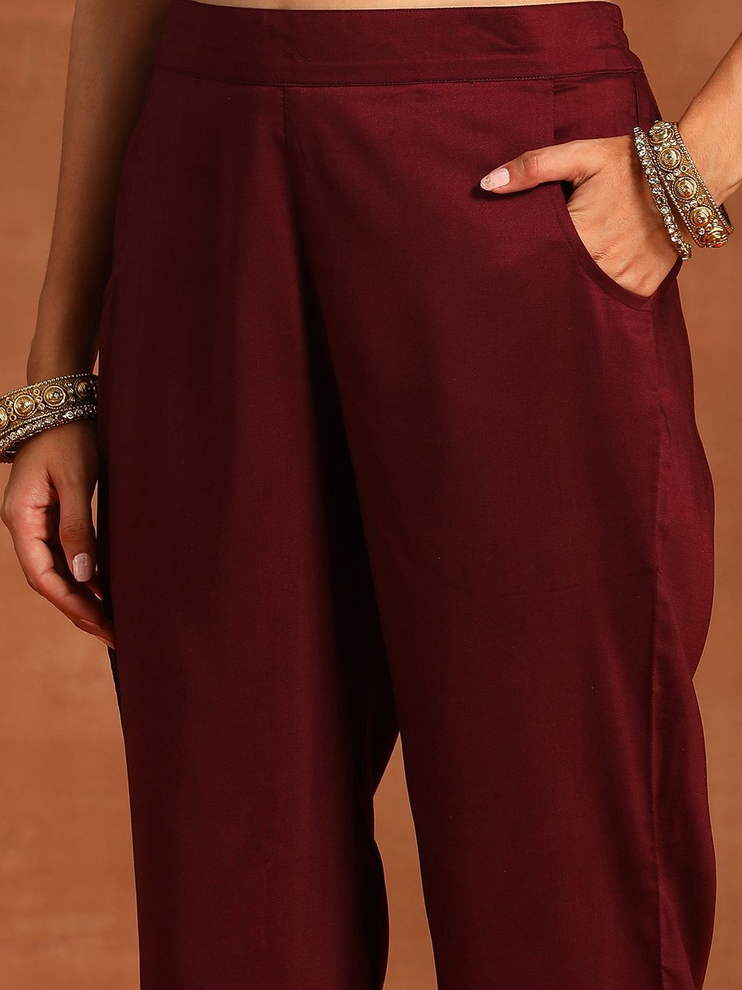 Indyancart IE Embroidered V-Neck Three-Quarter Sleeves Sequinned Kurta Set