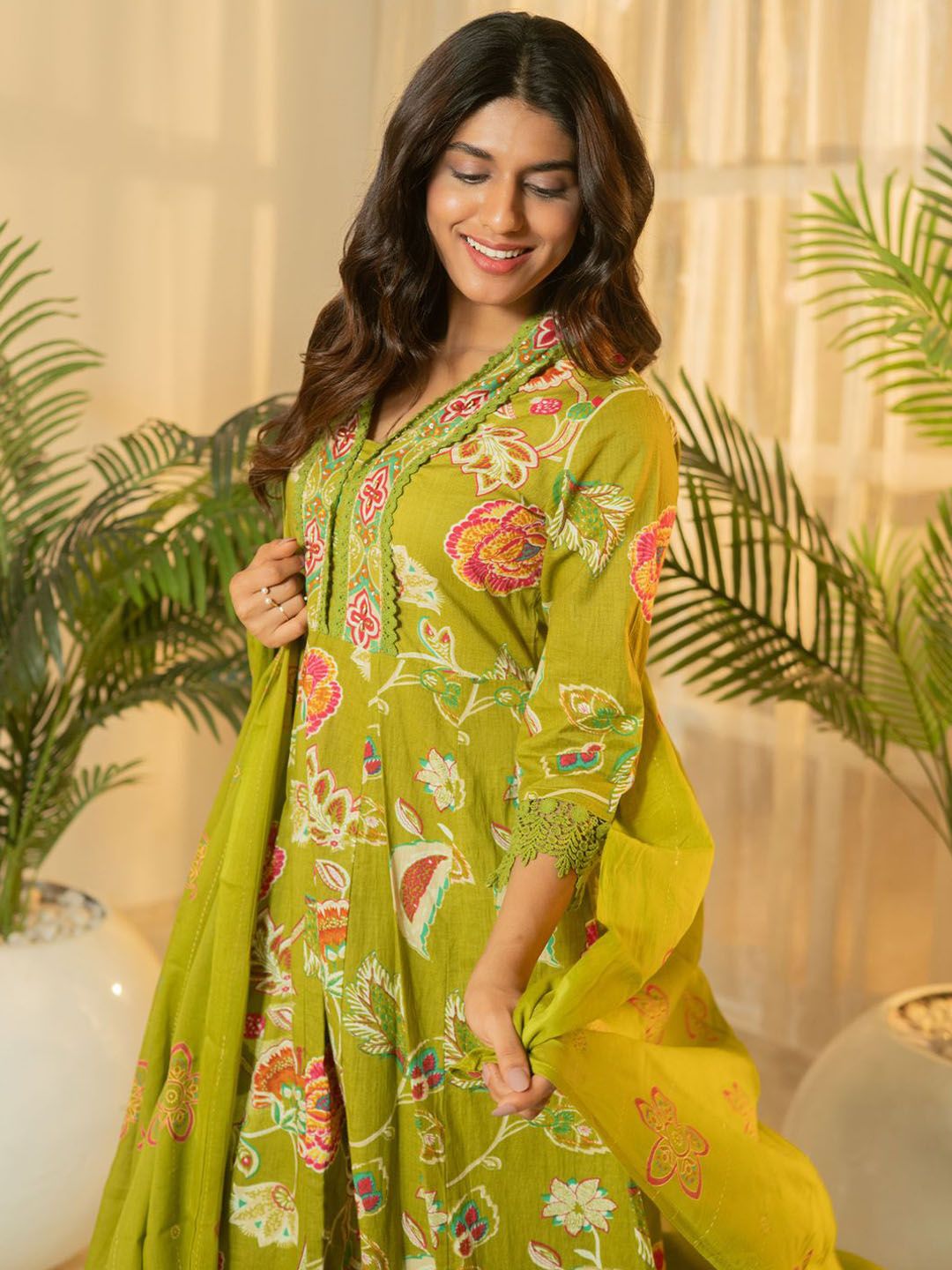 Women Floral Printed Beads &Stones Pure Cotton Kurta with Trousers & With Dupatta