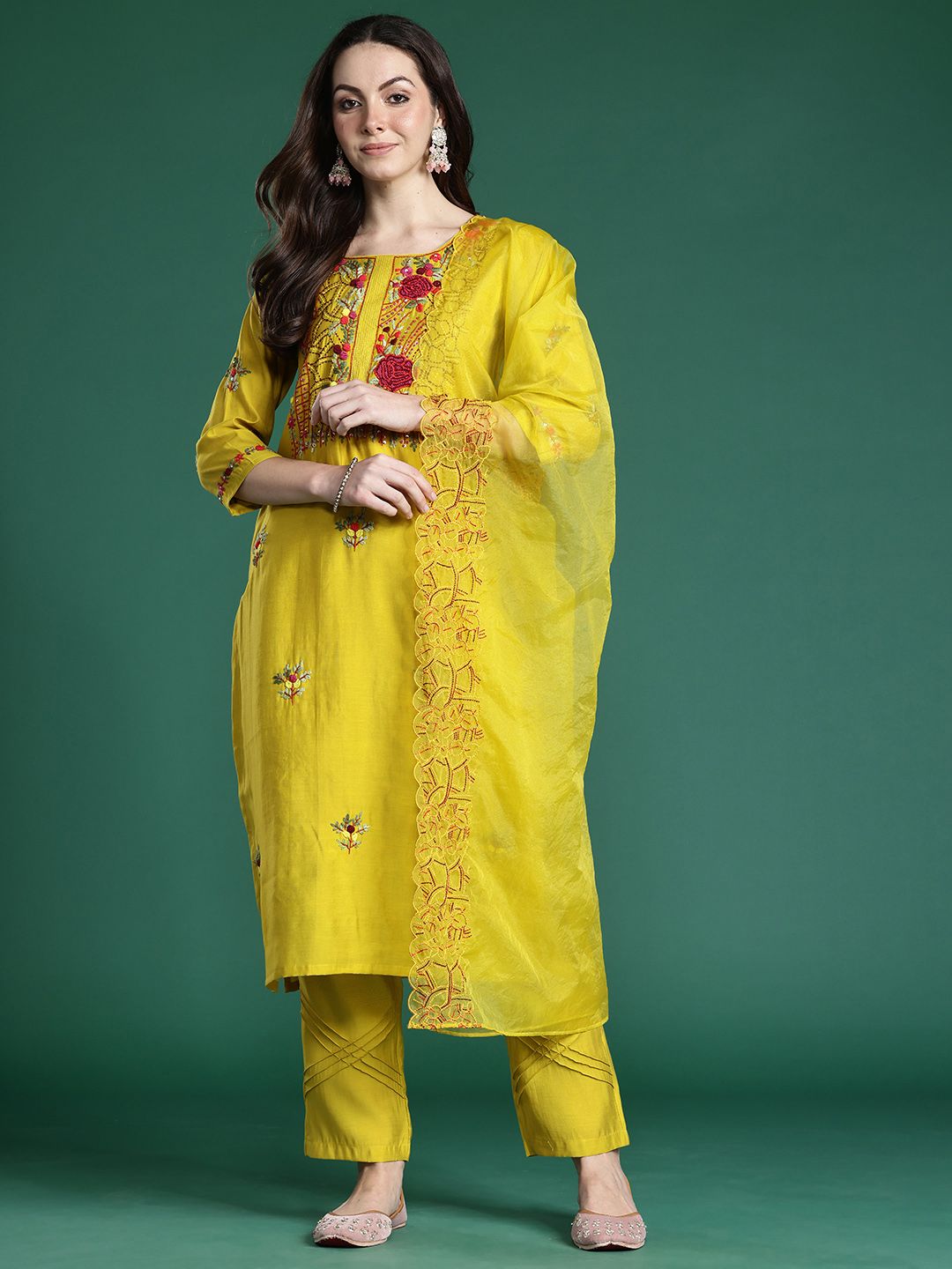 Indyancart IE Women Floral Embroidered Thread Work Kurta With Trousers & Dupatta