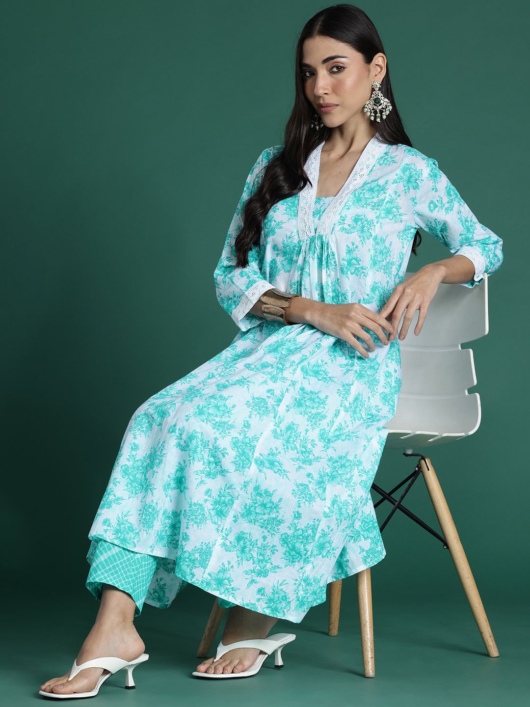 Indyancart IE Women Floral Printed Pleated Pure Cotton Kurta with Trousers