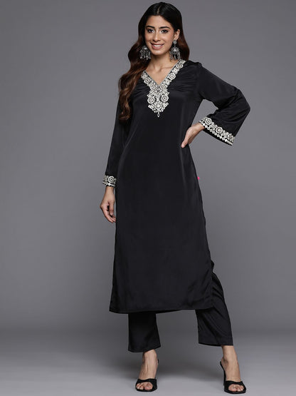 Dhiyona VA Women'sEmbroidered Mirror Work Kurta with Trousers