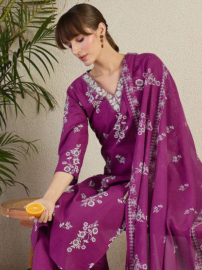 Women Floral Printed Regular Thread Work Pure Cotton Kurta with Trousers & With Dupatta