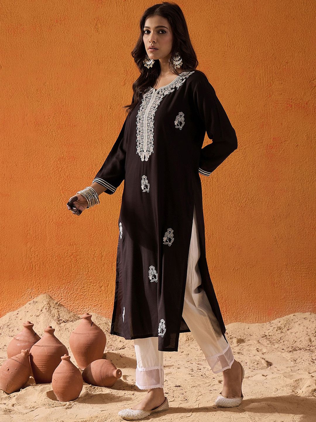 Indyancart IE Ethnic Motifs Embroidered Straight Kurta