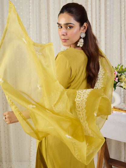 Ethnic Motifs Embroidered Thread Work Straight Kurta With Trousers & Dupatta