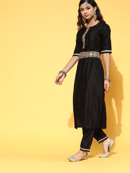Dhiyona IE Deep Black Yoke Design Kurta with Solid Trousers