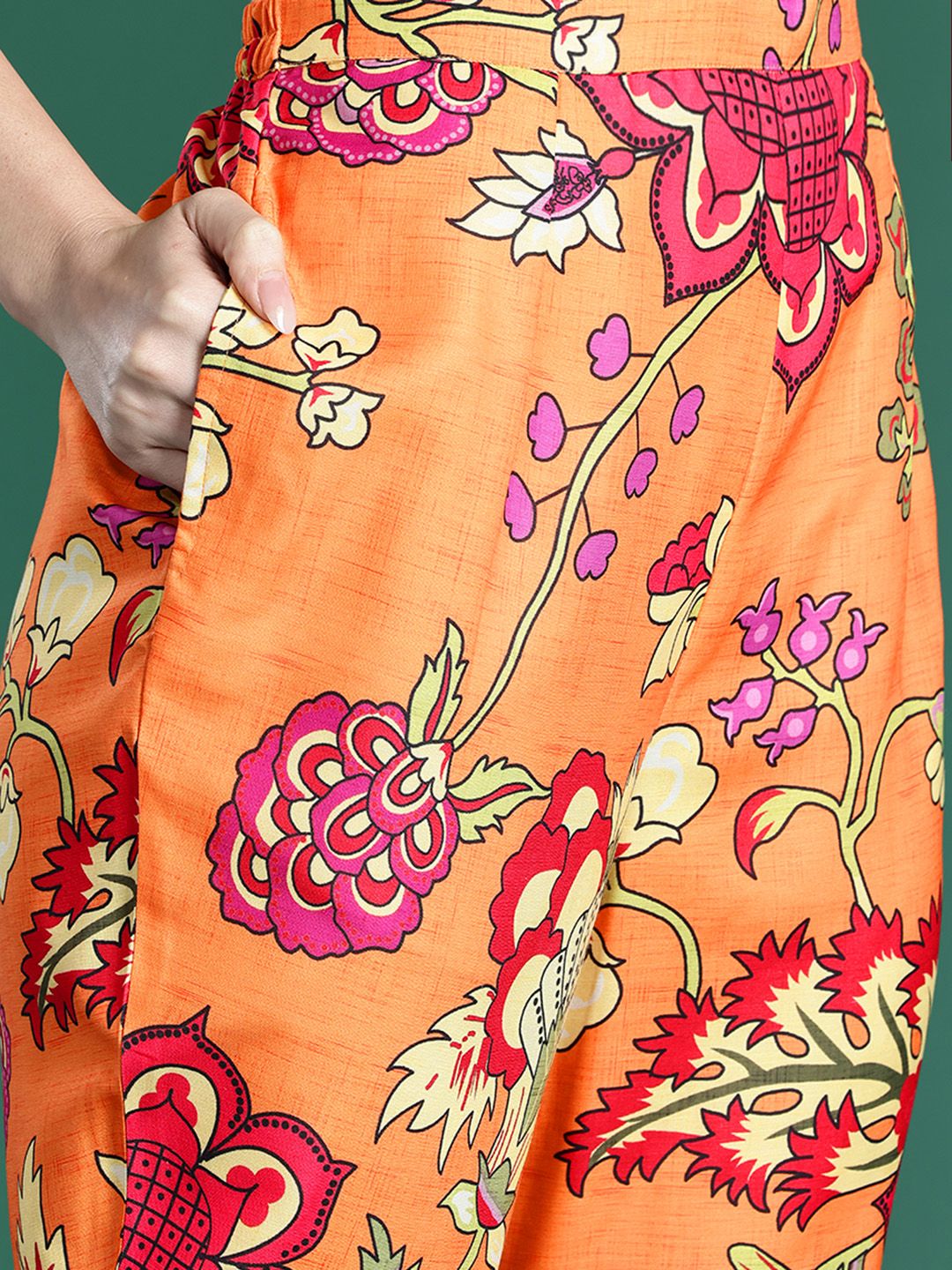 Indyancart IE Women Floral Printed Regular Kurta with Trousers