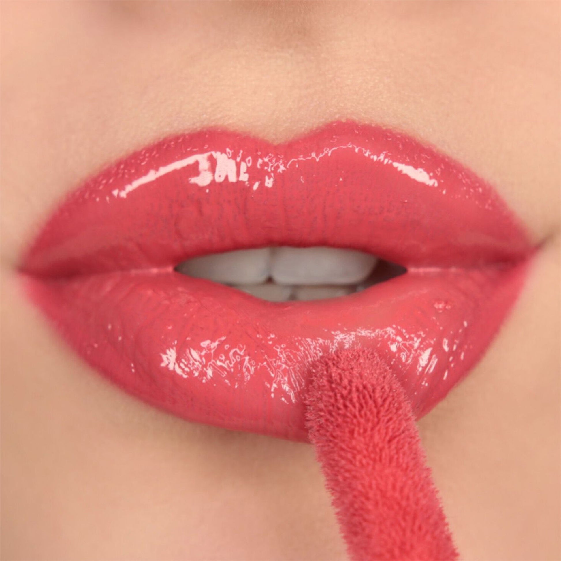 Makeup Revolution Pout Bomb Plumping Gloss - Peachy Coral