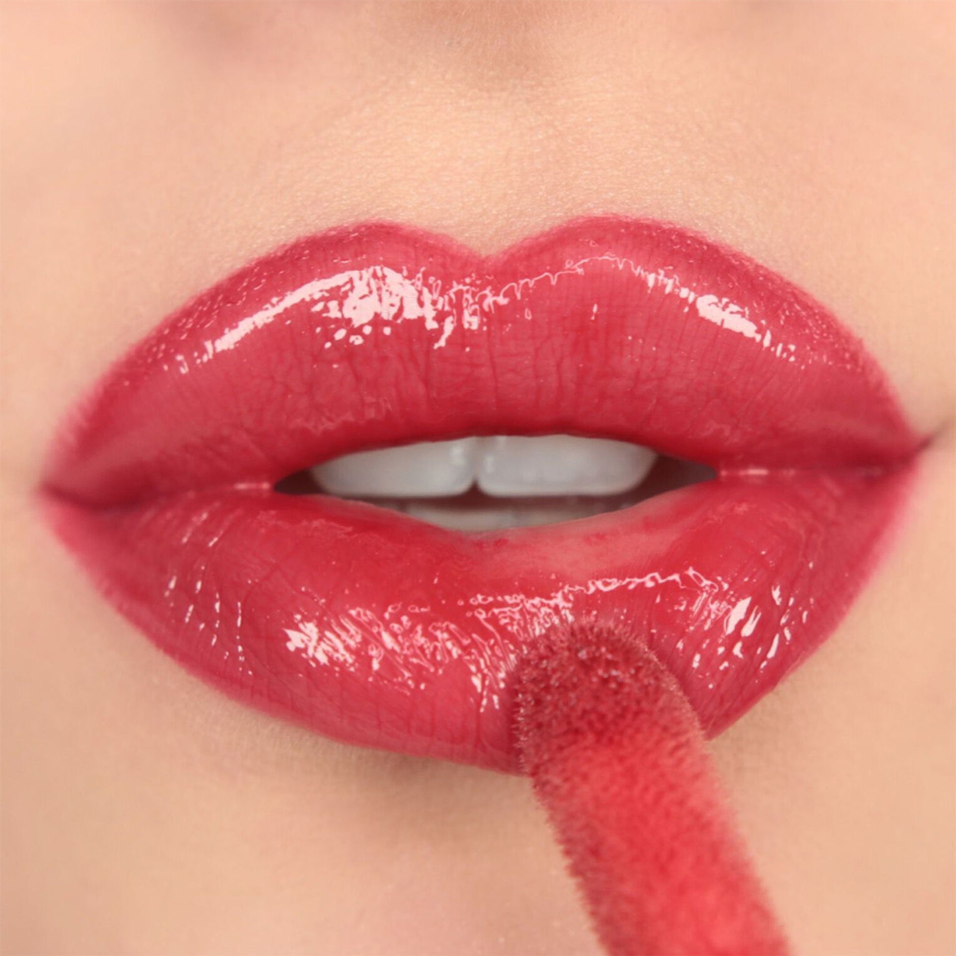 Makeup Revolution Pout Bomb Plumping Gloss - Juicy Red